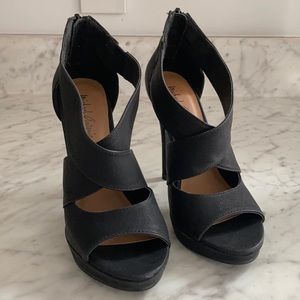 Black cross strap zipper stilettos 5.5